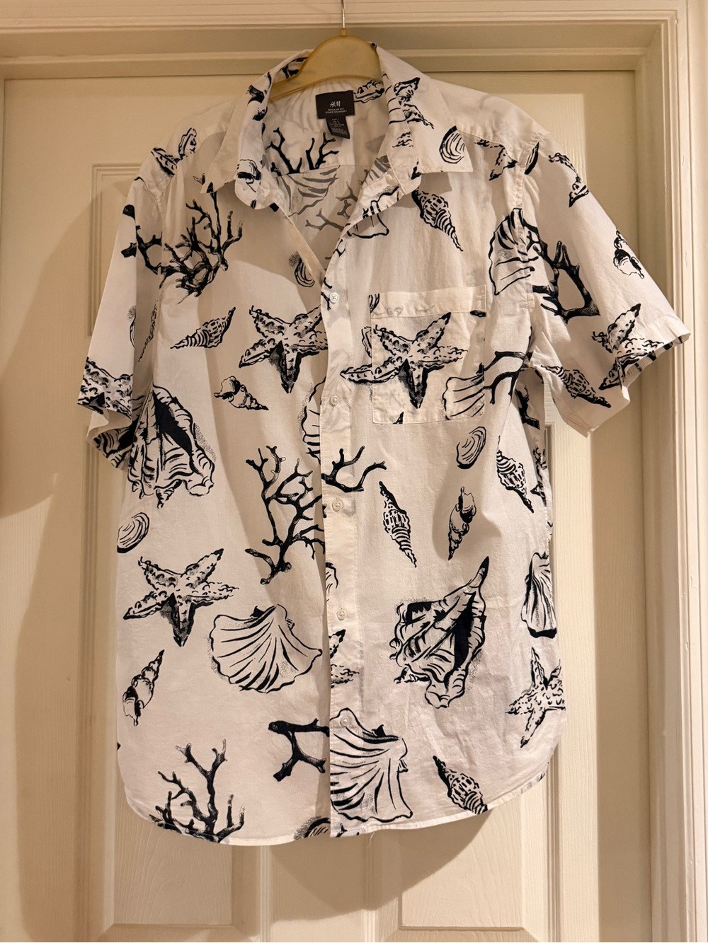 H&M White Short-Sleeve Shell & Coral Print Button-Down Shirt